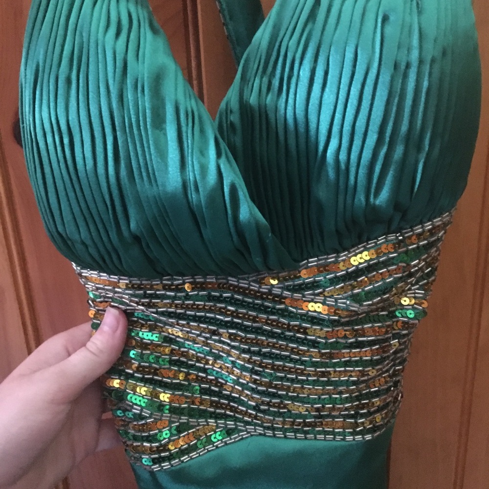 Emerald green prom dress